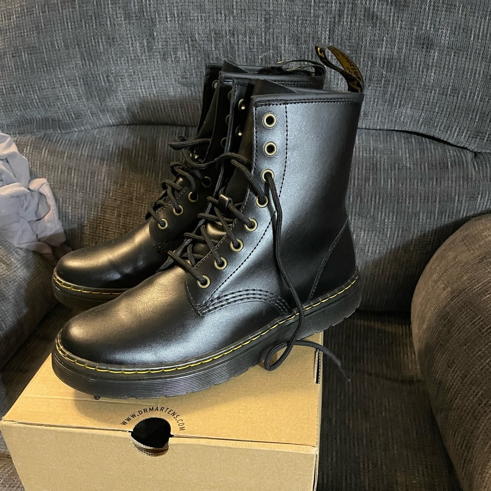 Dr Marten’s Zavala black boots euro42 M9W10